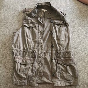 Maurices size large brown cargo vest